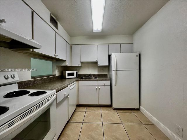 5201 Geneva Way 109, Doral, FL 33166