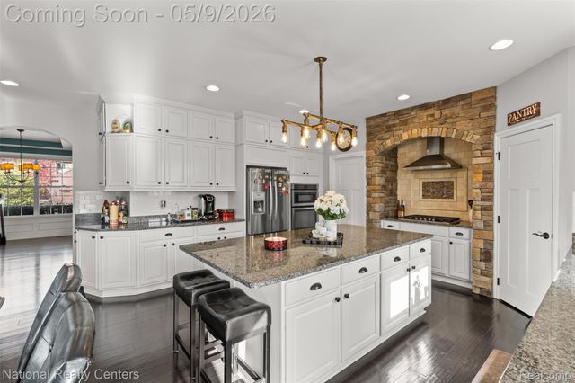 17632 Goldeneye Drive, Clinton Charter Township, MI 48038