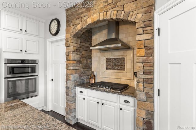 17632 Goldeneye Drive, Clinton Charter Township, MI 48038