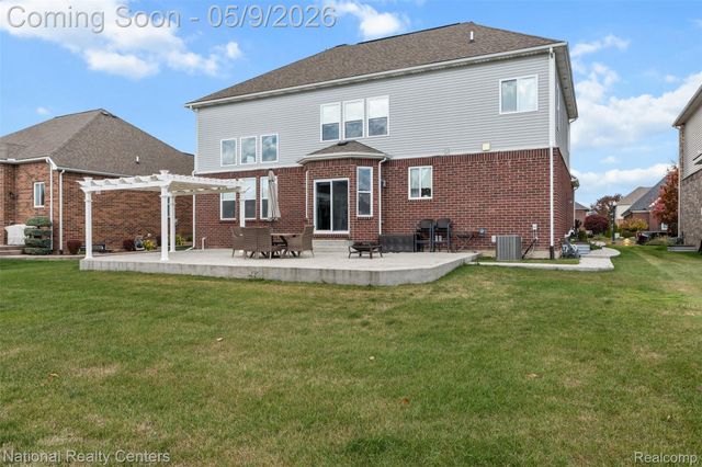 17632 Goldeneye Drive, Clinton Charter Township, MI 48038