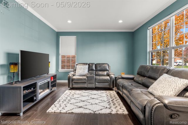 17632 Goldeneye Drive, Clinton Charter Township, MI 48038