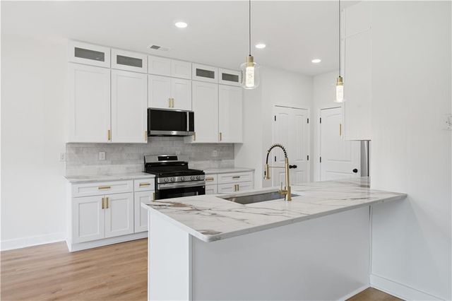 685 S Jeff Davis Drive, Fayetteville, GA 30215