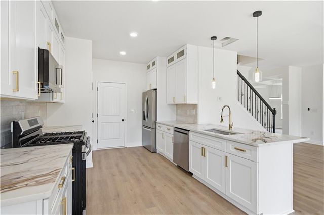 685 S Jeff Davis Drive, Fayetteville, GA 30215