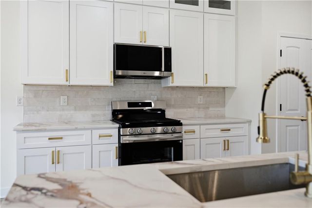 685 S Jeff Davis Drive, Fayetteville, GA 30215