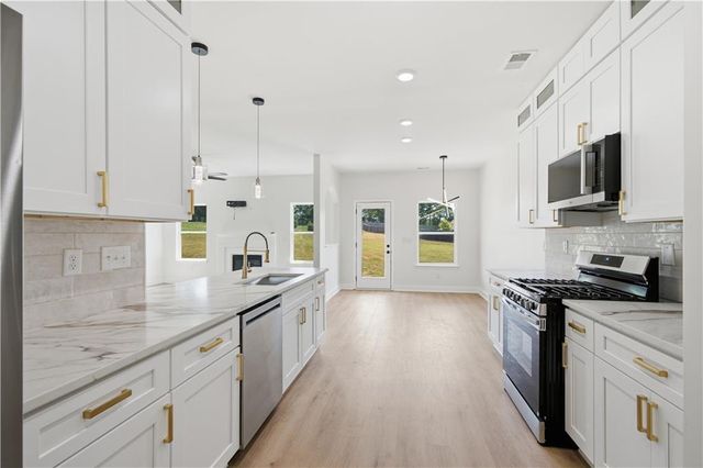 685 S Jeff Davis Drive, Fayetteville, GA 30215