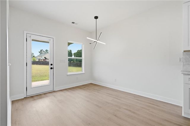 685 S Jeff Davis Drive, Fayetteville, GA 30215