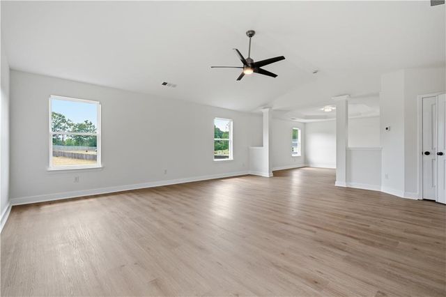 685 S Jeff Davis Drive, Fayetteville, GA 30215