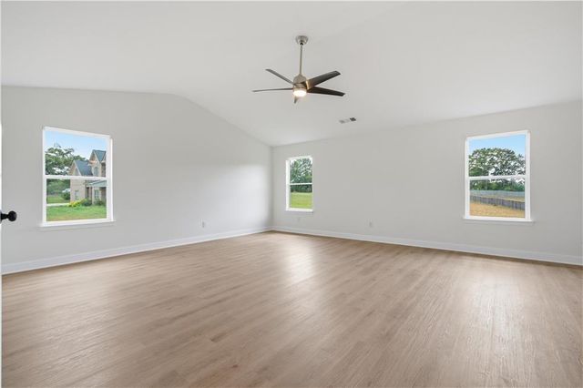 685 S Jeff Davis Drive, Fayetteville, GA 30215