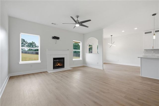 685 S Jeff Davis Drive, Fayetteville, GA 30215