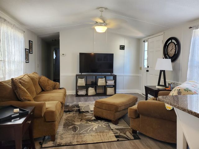 495 Clubhouse Rd., Garden City Beach, SC 29576