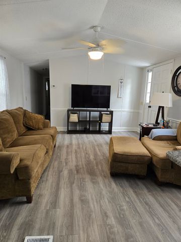 495 Clubhouse Rd., Garden City Beach, SC 29576