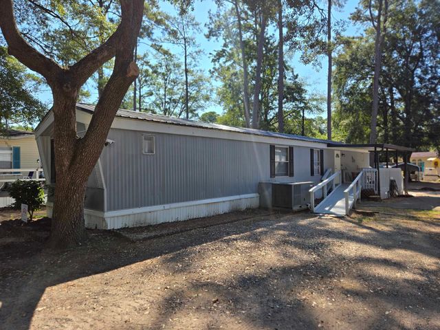 495 Clubhouse Rd., Garden City Beach, SC 29576