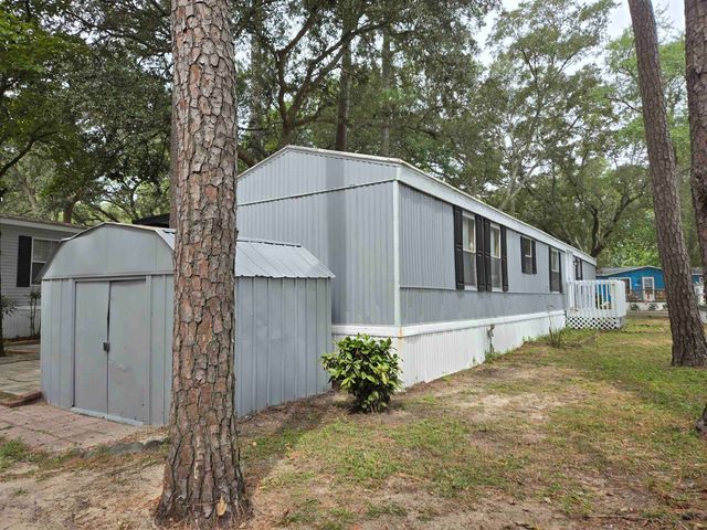 495 Clubhouse Rd., Garden City Beach, SC 29576