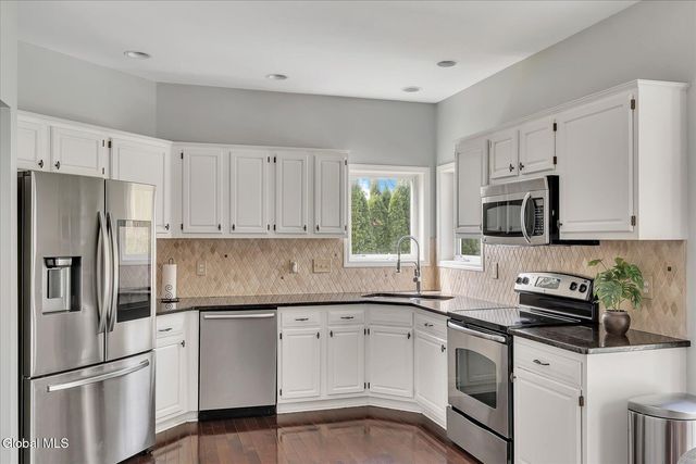 17 Springfield Drive, Malta, NY 12118