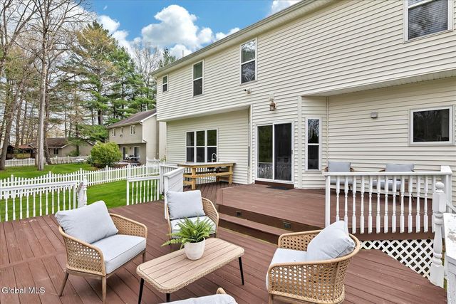 17 Springfield Drive, Malta, NY 12118