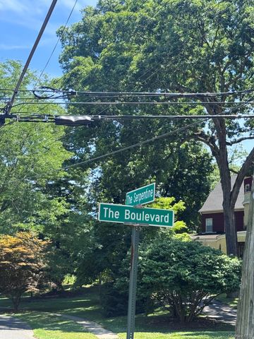 16 The Boulevard, New Rochelle, NY 10801