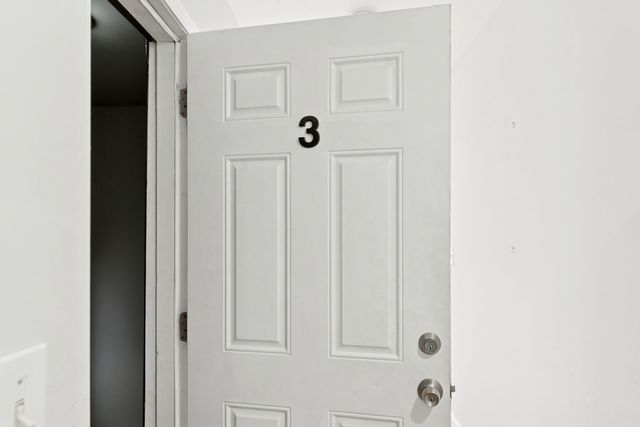 7515 S Essex Avenue 3, Chicago, IL 60649