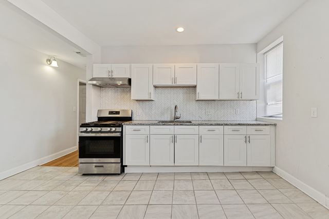 7515 S Essex Avenue 3, Chicago, IL 60649