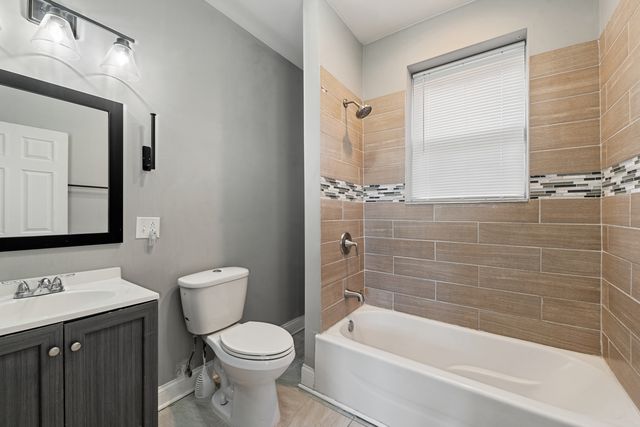 7515 S Essex Avenue 3, Chicago, IL 60649