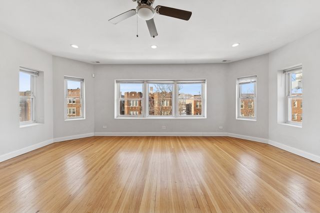 7515 S Essex Avenue 3, Chicago, IL 60649