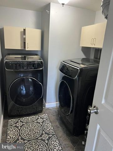 322 TENBY CHASE DR, Delran, NJ 08075