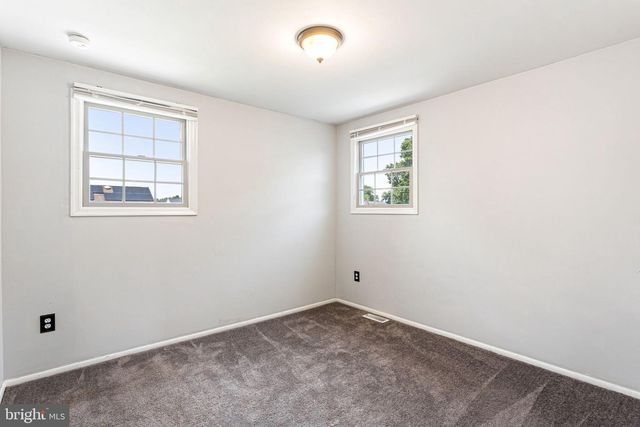322 TENBY CHASE DR, Delran, NJ 08075