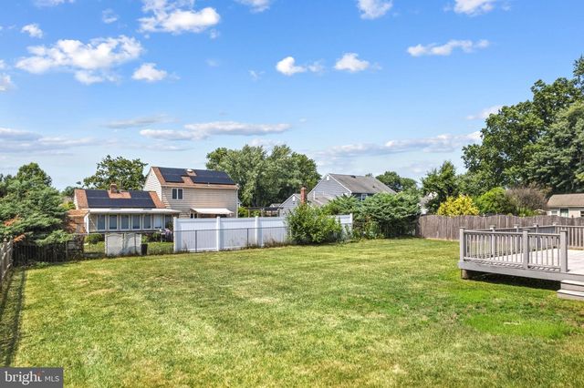 322 TENBY CHASE DR, Delran, NJ 08075