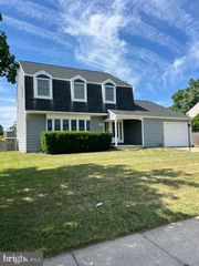 322 TENBY CHASE DR, Delran, NJ 08075