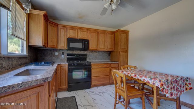 39 Tilton Avenue, South Toms River, NJ 08757