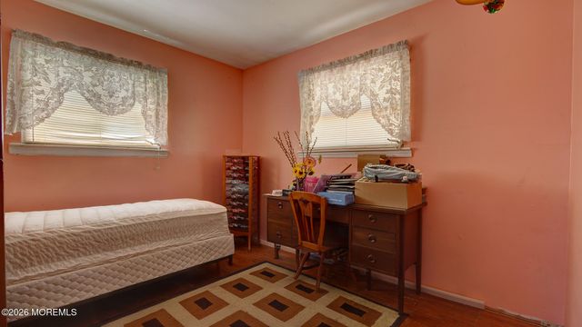 39 Tilton Avenue, South Toms River, NJ 08757