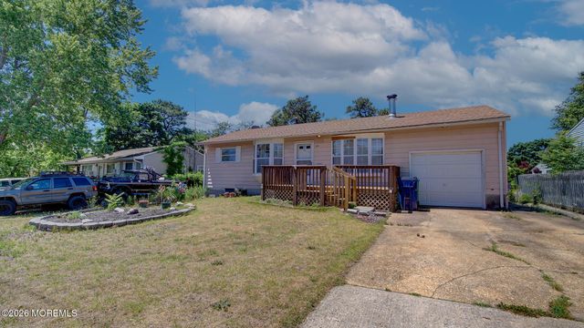 39 Tilton Avenue, South Toms River, NJ 08757