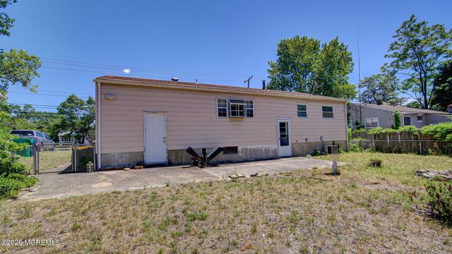 39 Tilton Avenue, South Toms River, NJ 08757