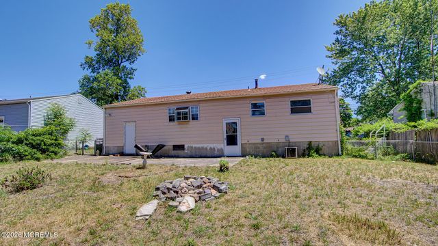 39 Tilton Avenue, South Toms River, NJ 08757