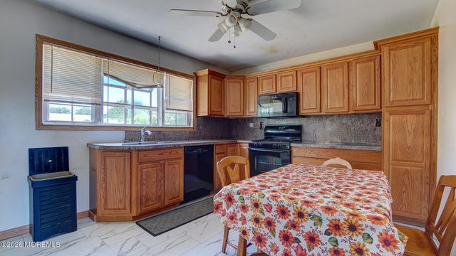 39 Tilton Avenue, South Toms River, NJ 08757