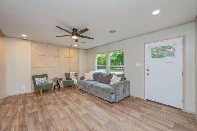 524 E Tiger Lily Lane, Defuniak Springs, FL 32433