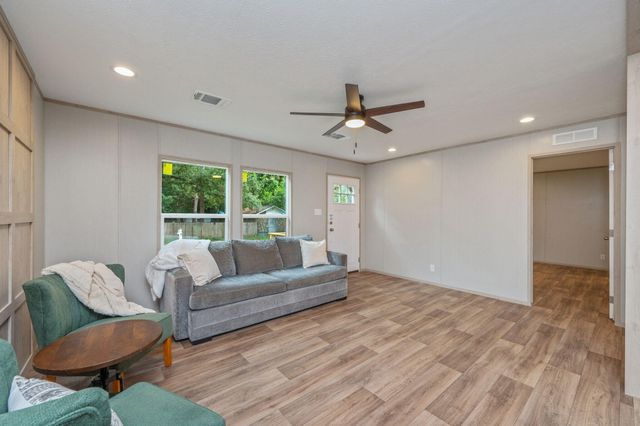 524 E Tiger Lily Lane, Defuniak Springs, FL 32433