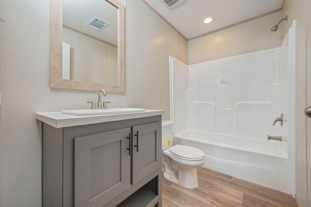 524 E Tiger Lily Lane, Defuniak Springs, FL 32433