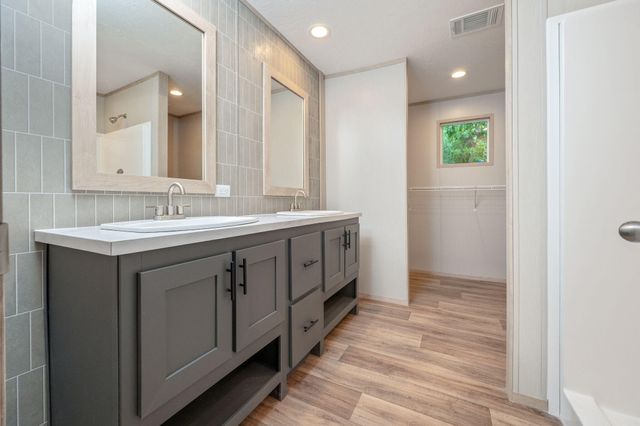 524 E Tiger Lily Lane, Defuniak Springs, FL 32433