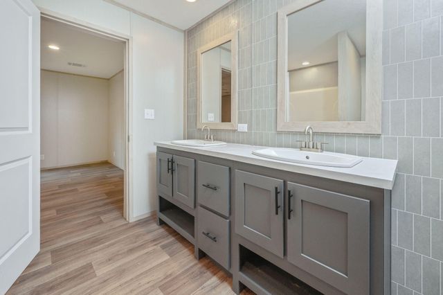 524 E Tiger Lily Lane, Defuniak Springs, FL 32433