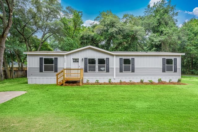 524 E Tiger Lily Lane, Defuniak Springs, FL 32433