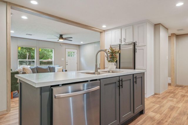 524 E Tiger Lily Lane, Defuniak Springs, FL 32433