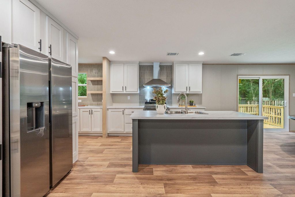 524 E Tiger Lily Lane, Defuniak Springs, FL 32433