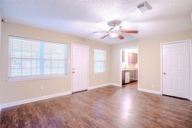 7211 Mockingbird Lane, Texas City, TX 77591