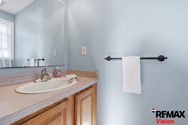 111 General Hobbs Rd, Holden, MA 01522