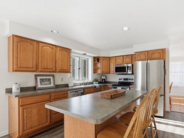 111 General Hobbs Rd, Holden, MA 01522