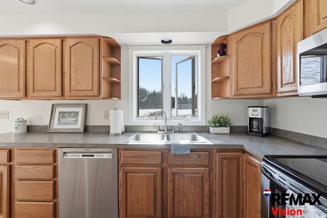 111 General Hobbs Rd, Holden, MA 01522