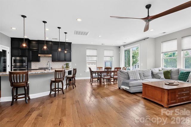 128 Creekside Crossing Lane, Mooresville, NC 28117