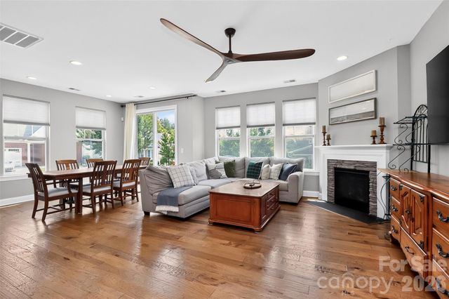 128 Creekside Crossing Lane, Mooresville, NC 28117