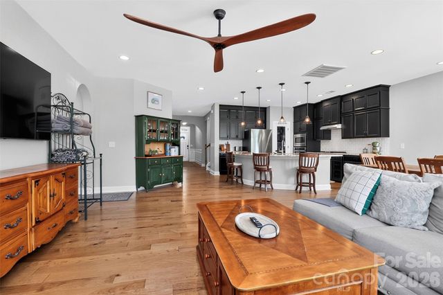 128 Creekside Crossing Lane, Mooresville, NC 28117