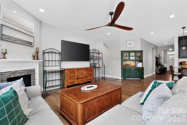 128 Creekside Crossing Lane, Mooresville, NC 28117